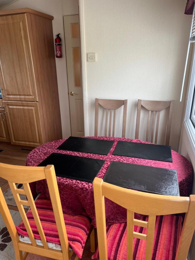 Вілла Seaside Chalet Quilty Екстер'єр фото